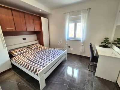Samostojeća prizemnica s bazenom - 14