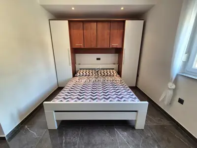 Samostojeća prizemnica s bazenom - 15