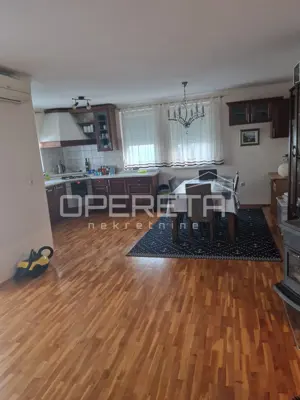 Lovran – Stan s pogledom na more, okućnicom, roštiljem i parkirnim mjestom u mir - 9