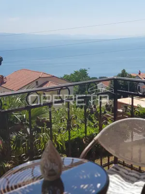 Lovran – Stan s pogledom na more, okućnicom, roštiljem i parkirnim mjestom u mir - 16