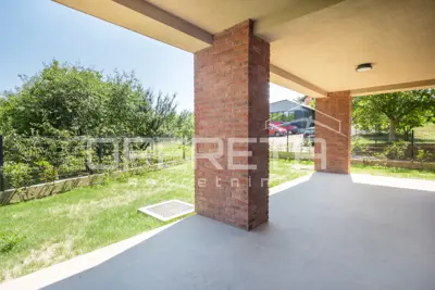Stan 135 m², Maksimir - vrt i natkrivena terasa - 9