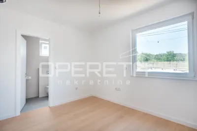 Stan 135 m², Maksimir - vrt i natkrivena terasa - 6