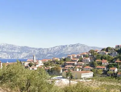 Građevinsko zemljište 1 219 m², Postira - pogled na more