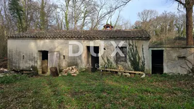 Imanje u Labinu, dvije kamene kuće i pogled na brežuljke - 19