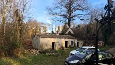 Imanje u Labinu, dvije kamene kuće i pogled na brežuljke - 18
