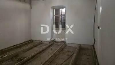 Imanje u Labinu, dvije kamene kuće i pogled na brežuljke - 11