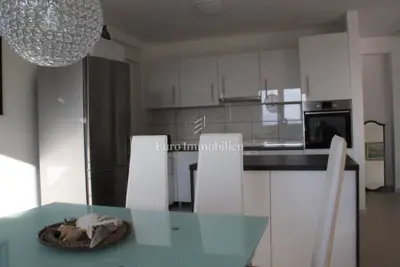 Kuća 260 m², Omišalj - bazen, terasa i ljetna kuhinja - 11
