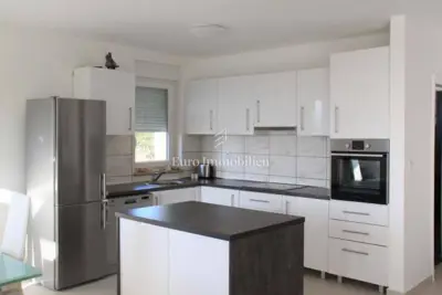Kuća 260 m², Omišalj - bazen, terasa i ljetna kuhinja - 12