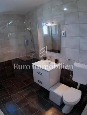 Kuća 260 m², Omišalj - bazen, terasa i ljetna kuhinja - 16