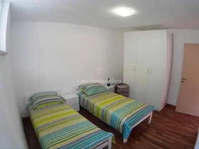 Kuća 260 m², Omišalj - bazen, terasa i ljetna kuhinja - 22