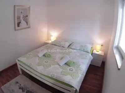 Kuća 260 m², Omišalj - bazen, terasa i ljetna kuhinja - 17