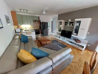 Wohnung auf Krk, Njivice - ruhige Lage und Loggia