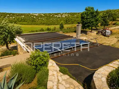 House 55 m², Jasenice - large plot 26,983 m² - 6