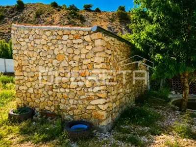 House 55 m², Jasenice - large plot 26,983 m² - 5