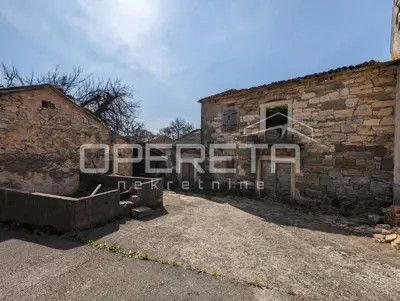 House 110 m², Karojba - stone house for renovation