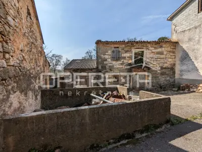 House 110 m², Karojba - stone house for renovation - 3