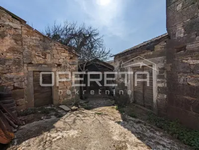 House 110 m², Karojba - stone house for renovation - 2