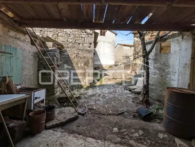 House 110 m², Karojba - stone house for renovation - 6