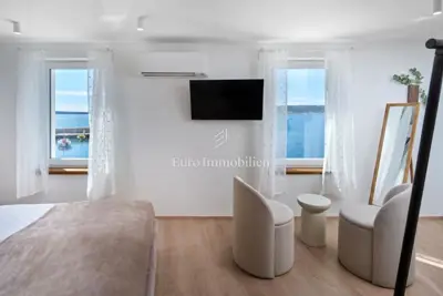 Kamena kuća 180 m², Kaštel Novi - prvi red do mora