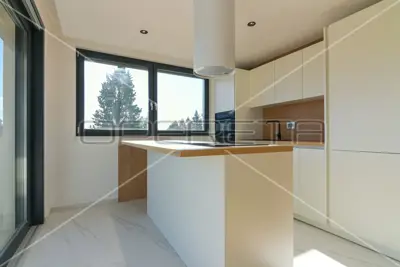 Wohnung zur Miete in Srebrnjak, 157 m² - 4