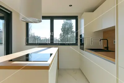 Wohnung zur Miete in Srebrnjak, 157 m² - 1