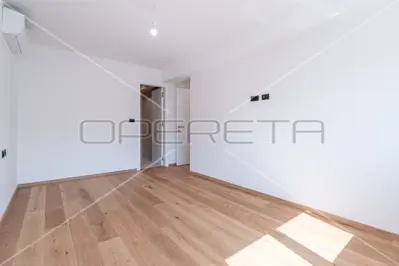 Geraeumige zweigeschossige Wohnung 200 m von den Straenden mit Dachterrasse - 12