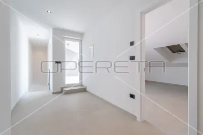 Geraeumige zweigeschossige Wohnung 200 m von den Straenden mit Dachterrasse - 14