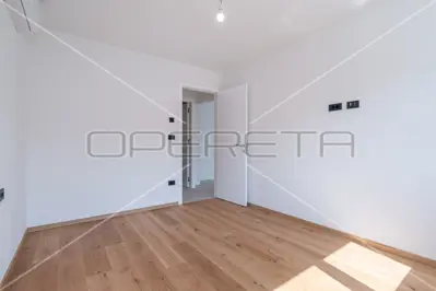 Geraeumige zweigeschossige Wohnung 200 m von den Straenden mit Dachterrasse - 8