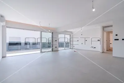 Geraeumige zweigeschossige Wohnung 200 m von den Straenden mit Dachterrasse - 2