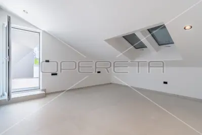 Geraeumige zweigeschossige Wohnung 200 m von den Straenden mit Dachterrasse - 18