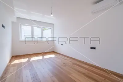 Geraeumige zweigeschossige Wohnung 200 m von den Straenden mit Dachterrasse - 16