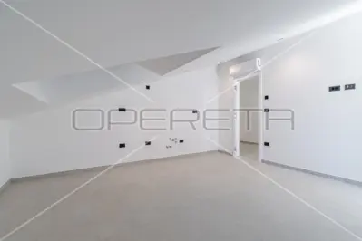Geraeumige zweigeschossige Wohnung 200 m von den Straenden mit Dachterrasse - 6