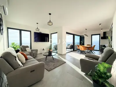 Klenovica - luxury apartment in a new seafront building