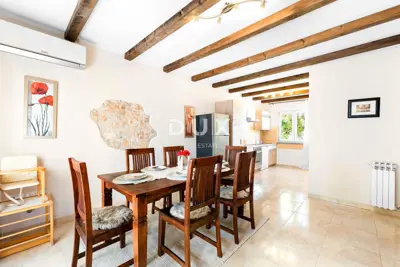 POREČ, FUNTANA - Mediterranean home with rustic details, 238 m² - 9