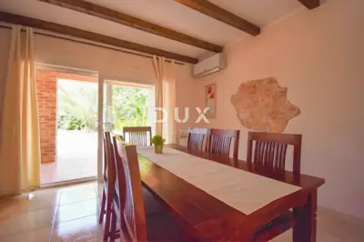 POREČ, FUNTANA - Mediterranean home with rustic details, 238 m² - 11