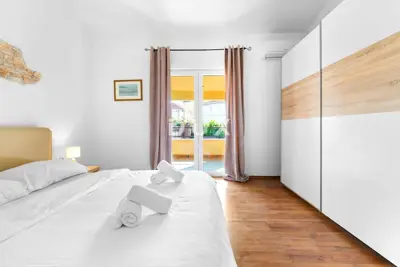 POREČ, FUNTANA - Mediterranean home with rustic details, 238 m² - 16