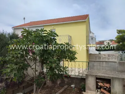 Dvojna kuća 50 m², Otok Brač - 200 m od mora