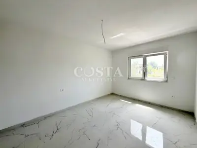 Stan 73 m², Privlaka - 2 spavaće sobe, terasa - 8