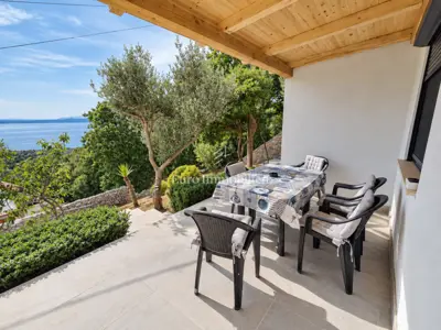 Kuća 760 m², Klenovica - 5 apartmana i pogled na more