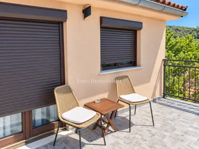 Haus 760 m², Klenovica - 5 Apartments und Meerblick - 10