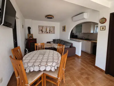 Haus 760 m², Klenovica - 5 Apartments und Meerblick - 5