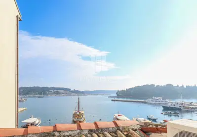 Wohnung 120 m², Rovinj Zentrum - Blick auf den Hafen und das Meer - 2