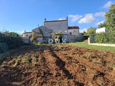 House 190 m², Bale - stone house in the center with garden
