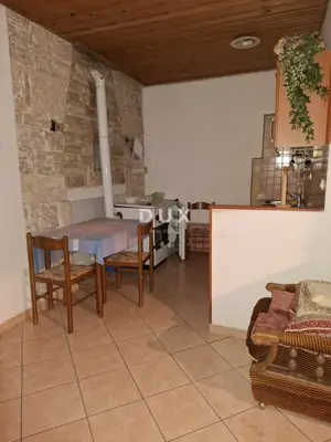 House 190 m², Bale - stone house in the center with garden - 9