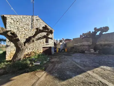 House 190 m², Bale - stone house in the center with garden - 7