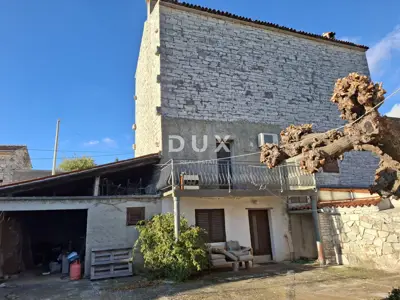 House 190 m², Bale - stone house in the center with garden - 2