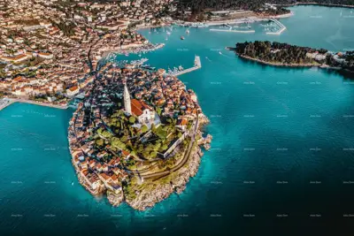 Baugrundstück 510 m², Rovinj - Zentrum und Meer in fußläufiger Entfernung