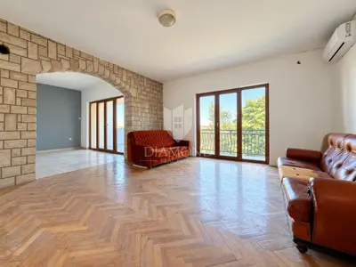 House 240 m², Barban - two residential units - 4