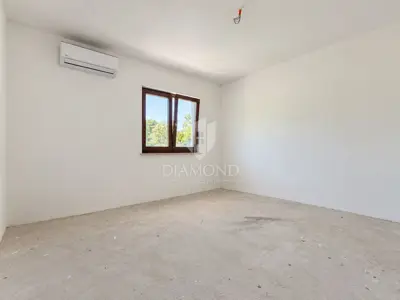 House 240 m², Barban - two residential units - 18