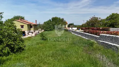 Building plot 1,329 m², Barban - center and access road